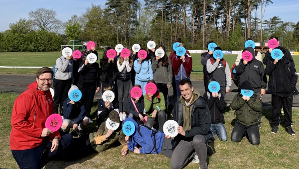 Sonne, Scheiben, Spiel und Spaß – Vom Disc Golf-Schulausflug beim SV Boostedt zum regelmäßigen Schulsport-Angebot Disc Golf